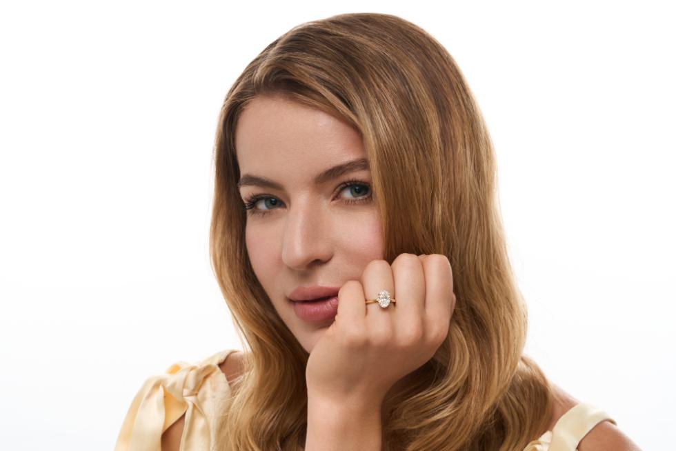 round engagement ring